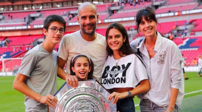 Valentina Guardiola with her family.